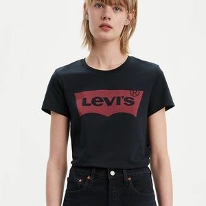 Levi’s red logo t-shirt